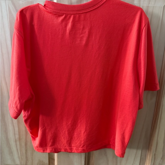 New With Tags, Women’s Size Medium Nike T-Shirt Slim Fit, Is Shorter - Picture 4 of 4